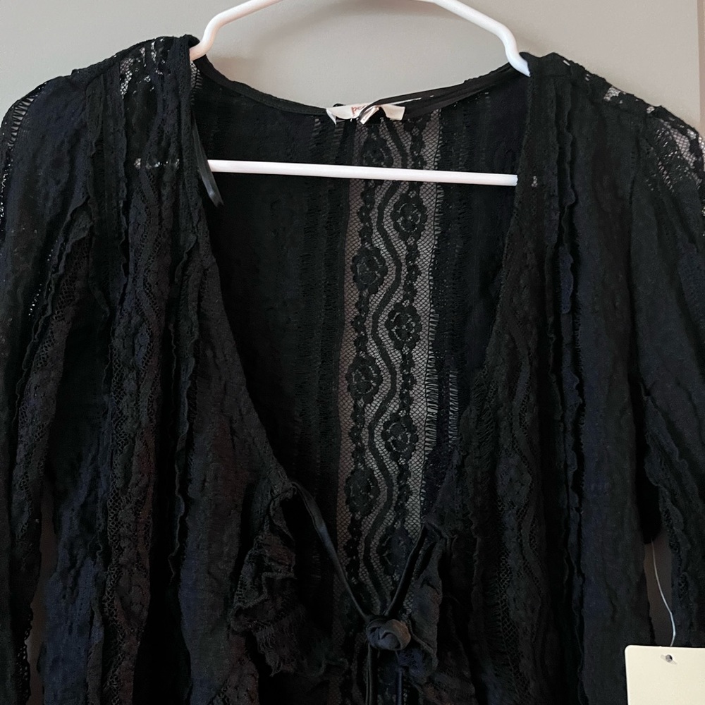 Black Ruched Ruffled Bell Sleeve Blouse - Picture 3 of 4